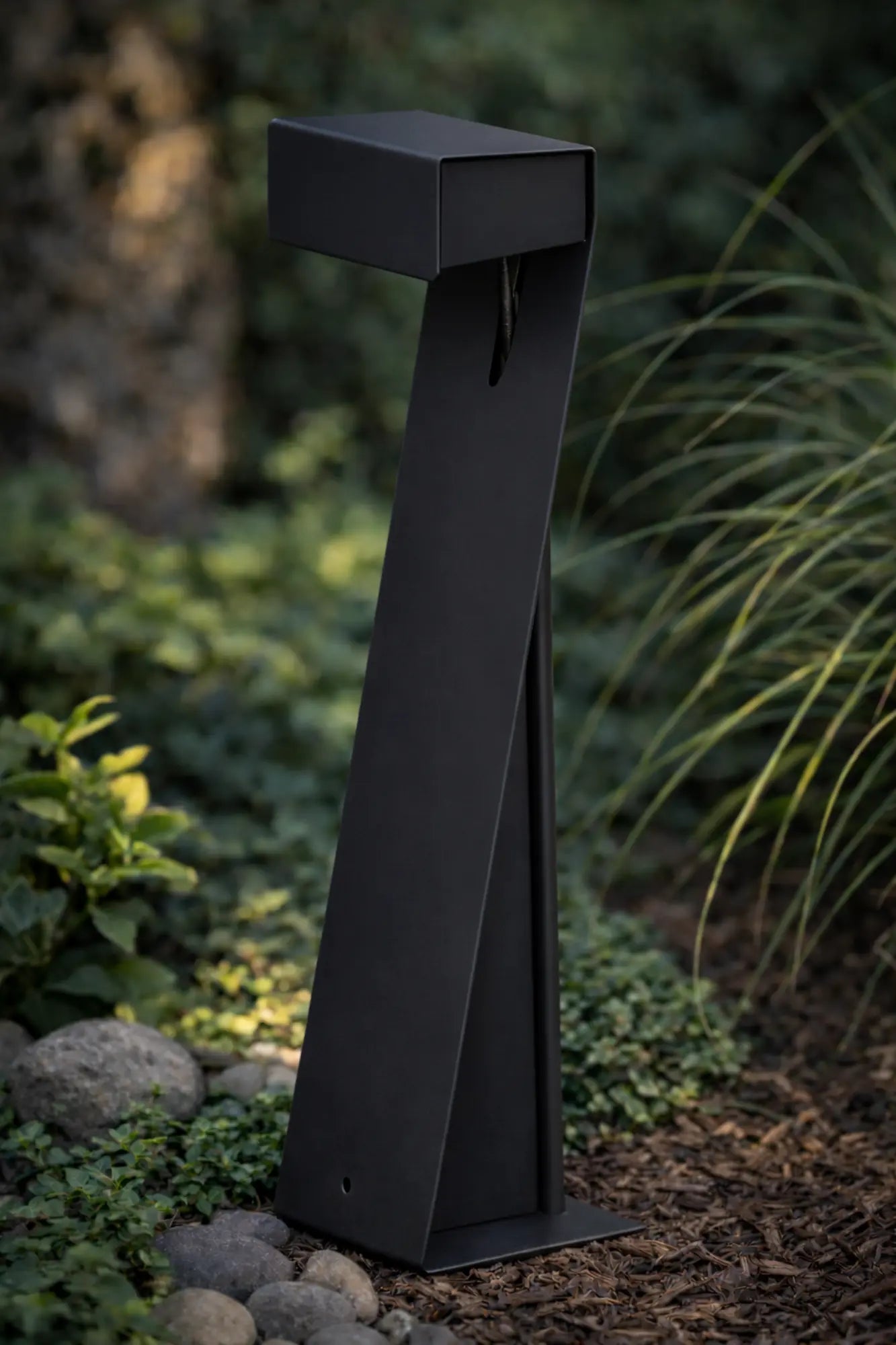 lampione da percorso giardino nero opaco design moderno per illuminazione esterna